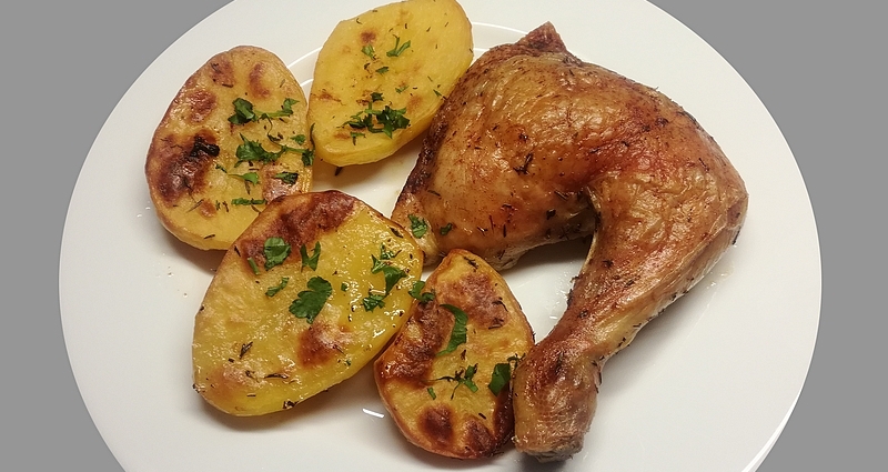 Pečené kuře s bramborem v troubě recept