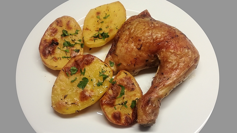 Pečené kuře s bramborem v troubě recept
