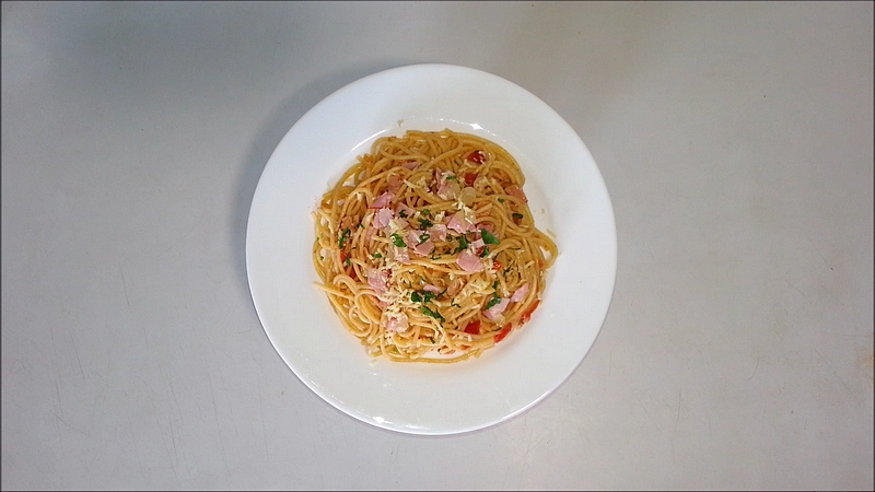 Špagety na talíři