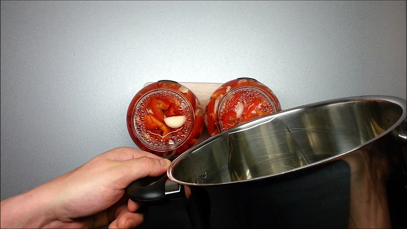 Lák na sterilované papriky