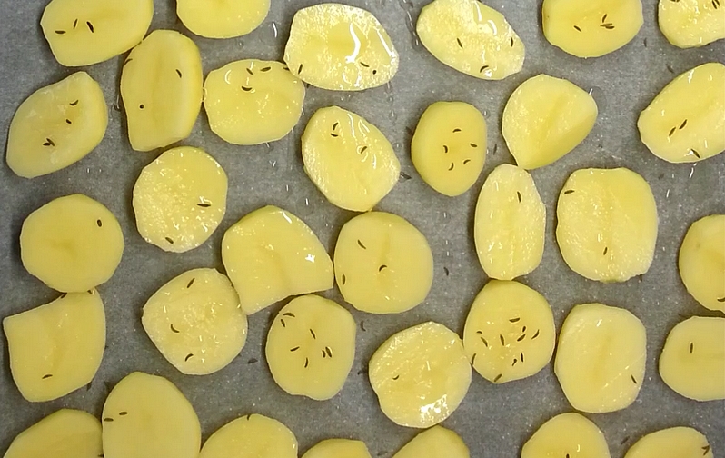 Pečené brambory na plechu