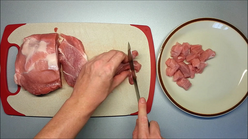 Nakrájené maso na kostičky