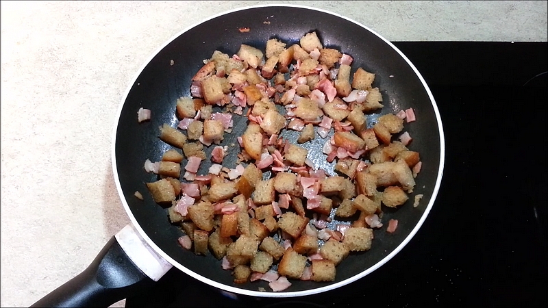 Krutony se slaninou do polévky recept