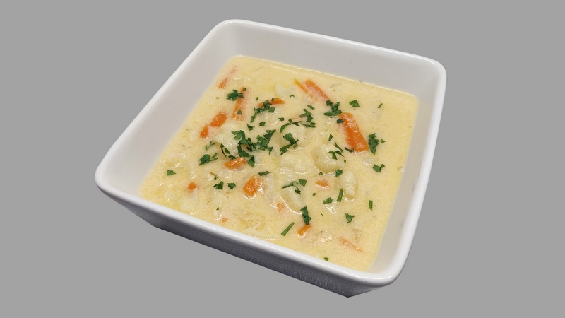 Květáková polévka s mrkví a sýrem recept