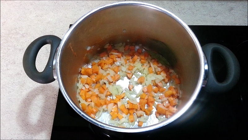 Zeleninová polévka s čočkou recept