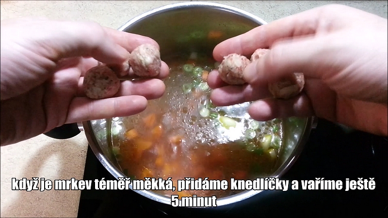 Knedlíčková polévka se zeleninou recept