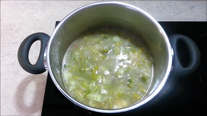 Pórková polévka s brokolicí recept