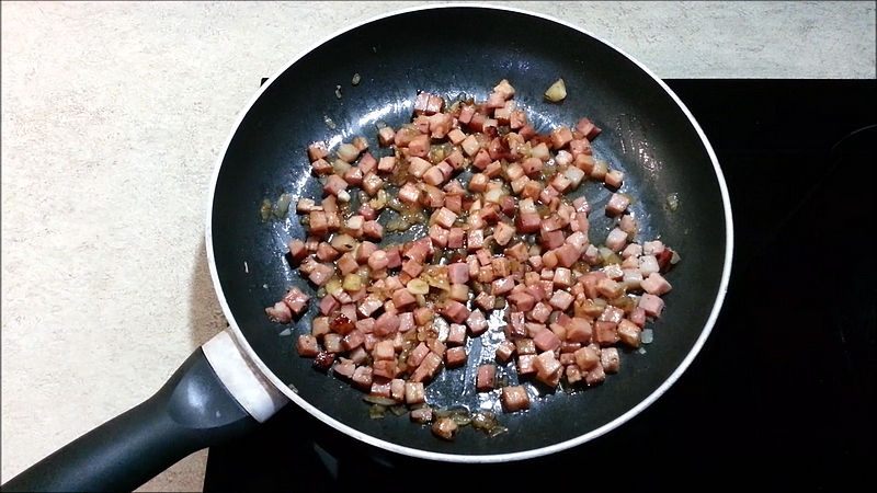 Restovaná slanina s těstovinami recept