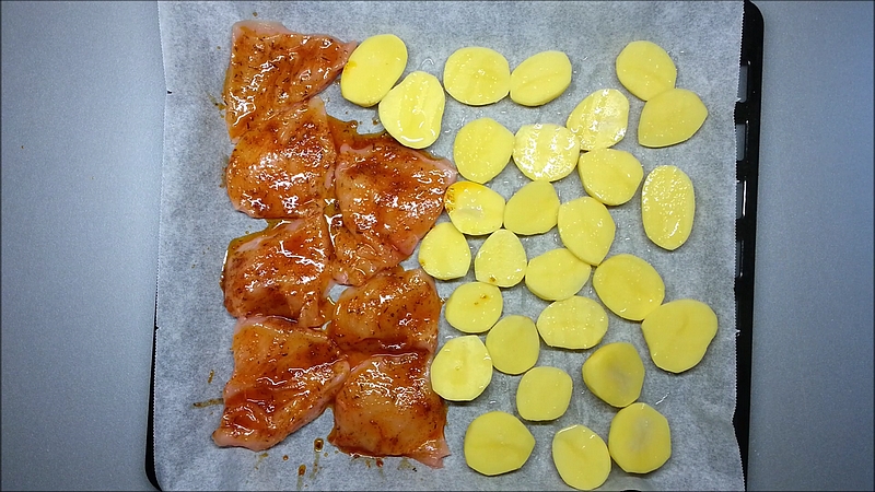 Kuřecí prsa pečená v troubě s bramborem recept
