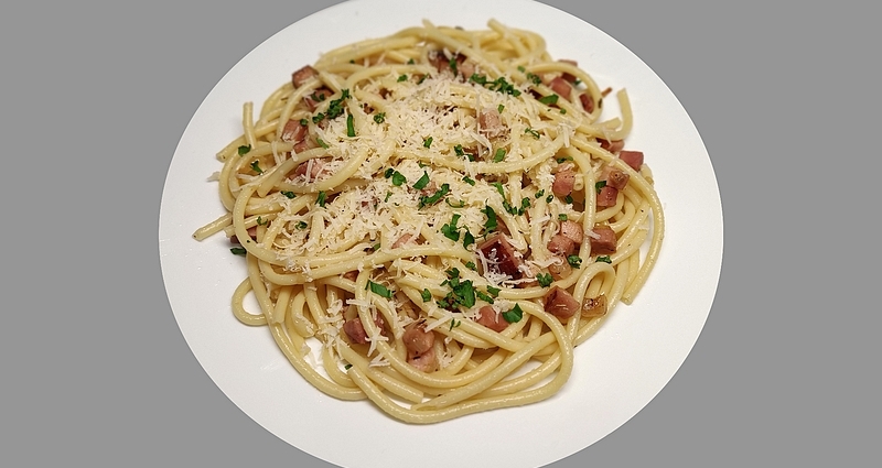 Špagety s parmazánem a slaninou recept