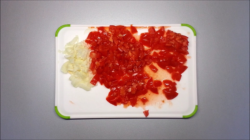 Cibulový salát s rajčaty recept