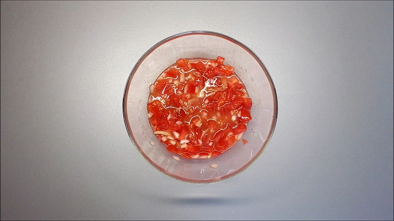 Rajčatový salát s cibulí recept