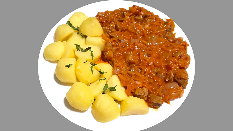 Bravčové mäso v mrkve so zemiakmi recept