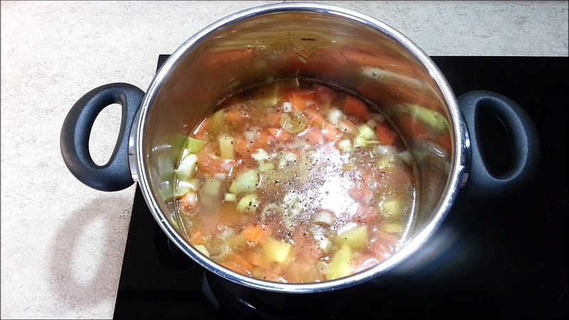 Zeleninová polievka s lososom recept