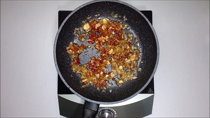 Cibule s rajčaty recept