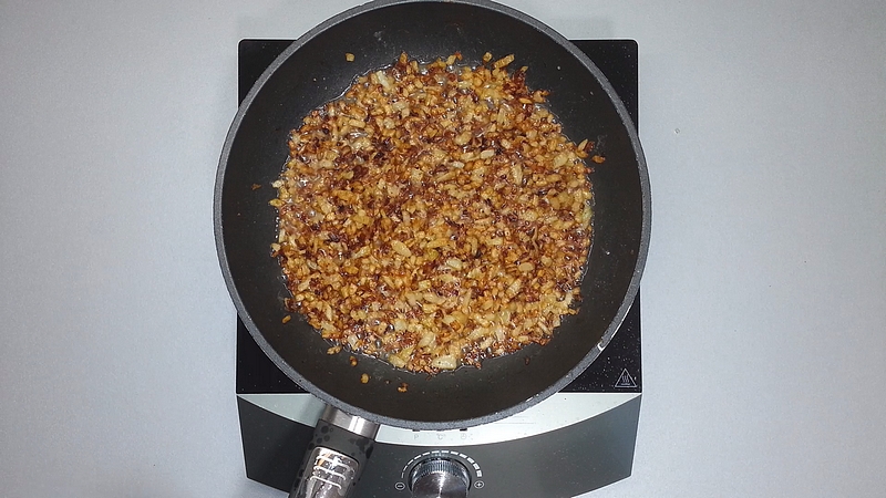 Restovaná cibule dotmava