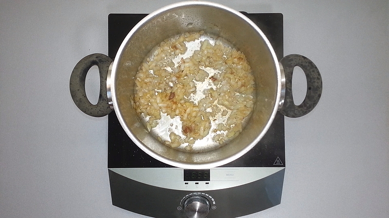 Smažená cibule na výpeku