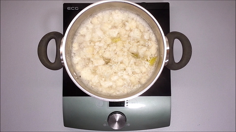 Vařený květák s brambory