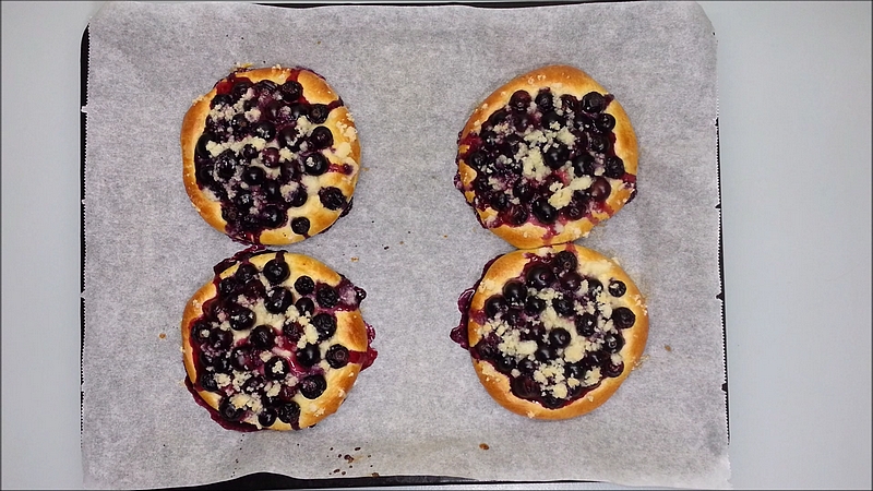 Borůvkové kynuté koláčky