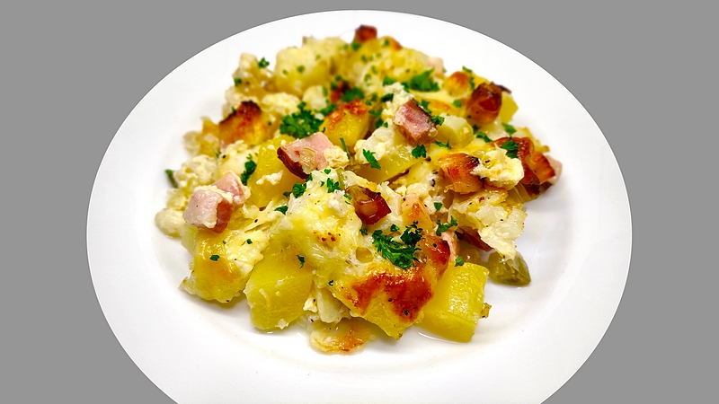 Zapečený květák s brambory se smetanou a sýrem