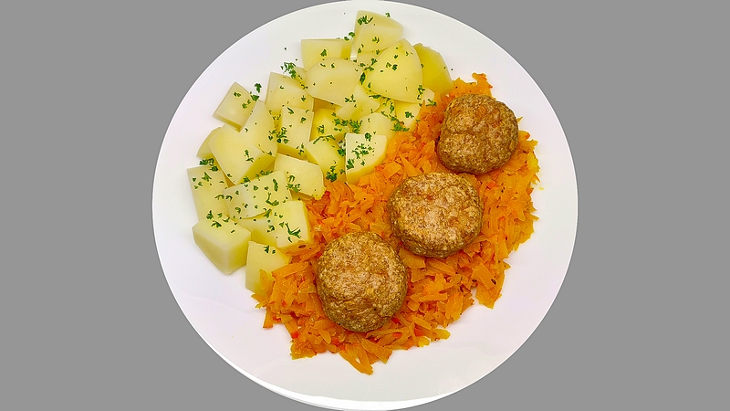 Masové kuličky s dýňovým zelím a brambory