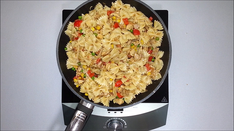 Těstoviny kuřecí maso a zelenina