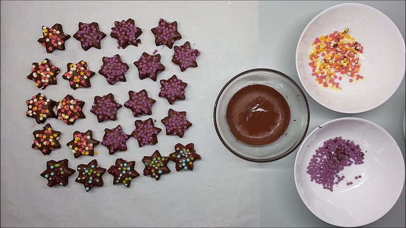 Kávové hvězdičky s ozdobnou cukrovinkou
