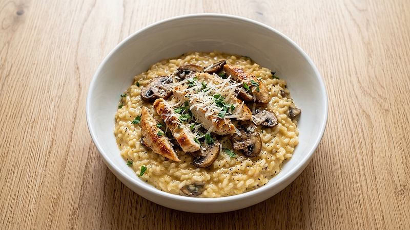 Krémové rizoto s pečeným kuřecím masem a žampióny