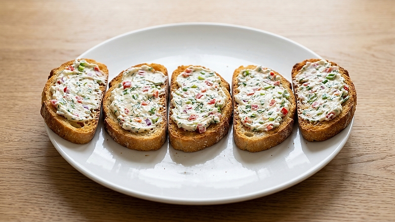 Topinková pomazánka co dům dal: Rychlá svačinka ze zbytků, která vždy chutná